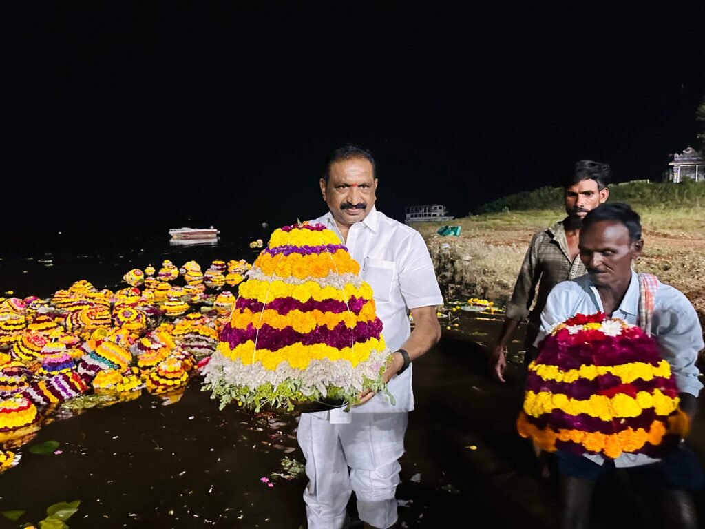 కరీంనగర్‌లో ఘనంగా సద్దుల బతుకమ్మ వేడుకలు