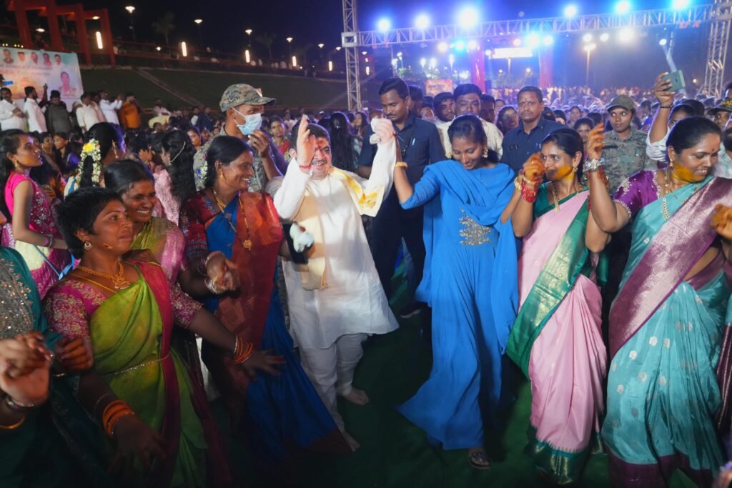 హుస్నాబాద్‌లో ఘనంగా సద్దుల బతుకమ్మ సంబరాలు
