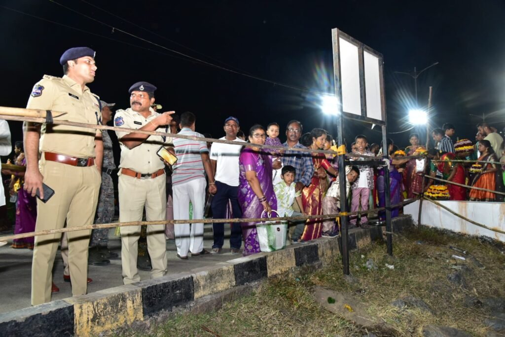 బతుకమ్మ వేడుకలకు పటిష్ట భద్రతా ఏర్పాట్లు చేయాలి