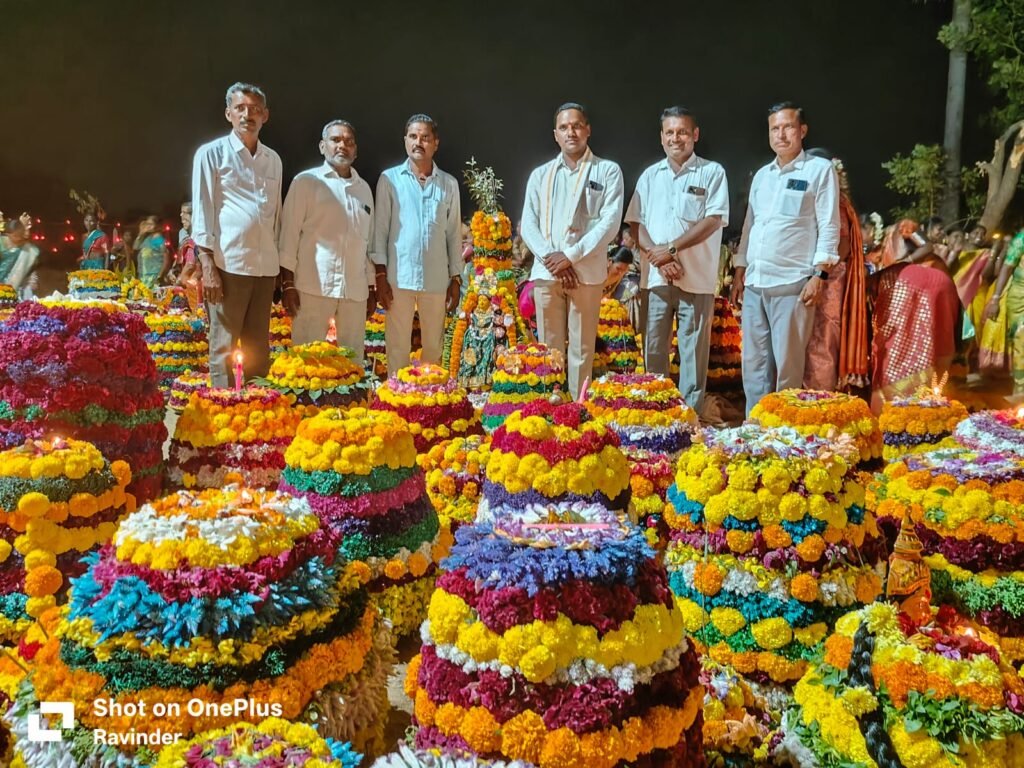 మోత్కులపల్లిలో ఘనంగా సద్దుల బతుకమ్మ వేడుకలు