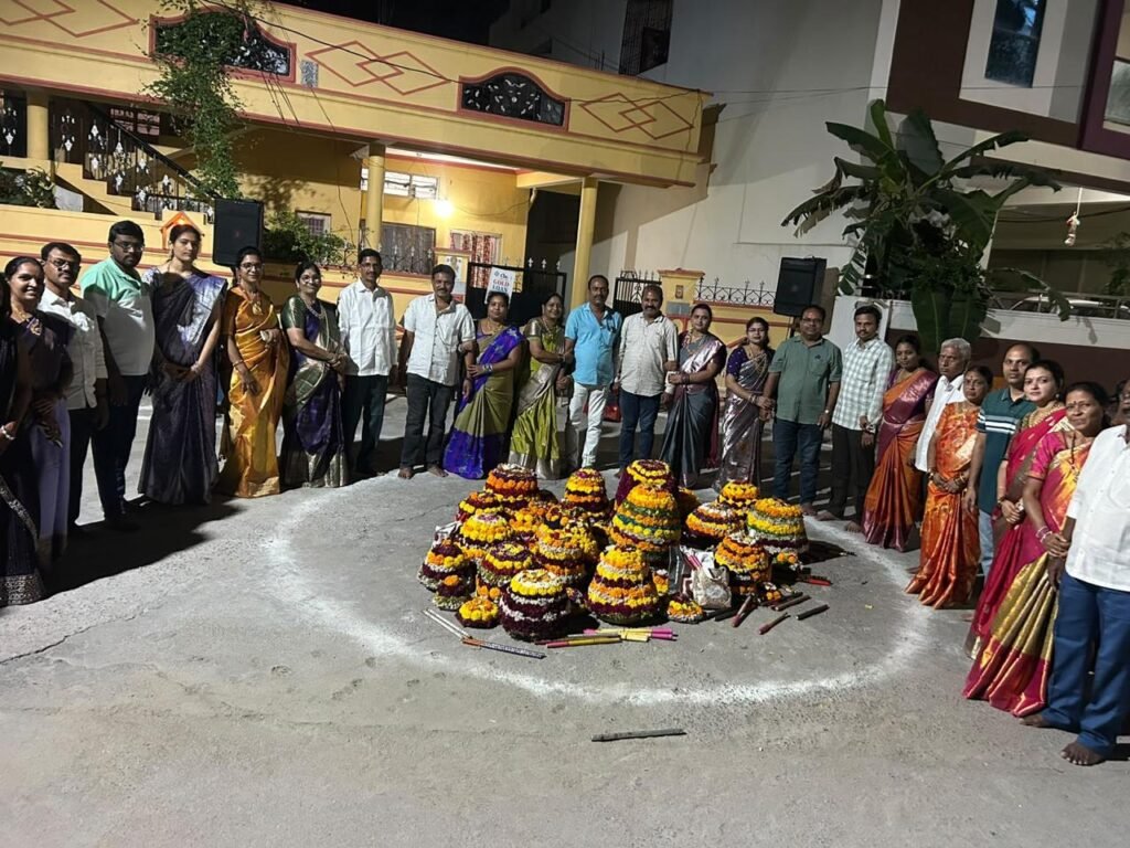 శ్రీ ప్రసన్నాంజనేయ స్వామి వెల్ఫేర్ సొసైటీ ఆధ్వర్యంలో బతుకమ్మ వేడుకలు