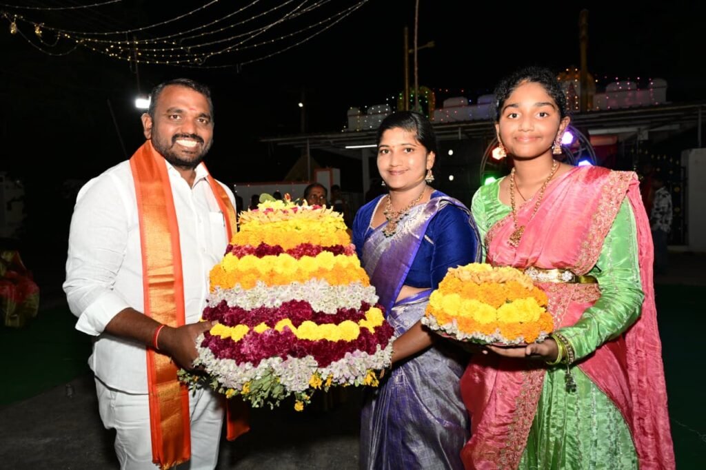 కరీంనగర్‌లో ఘనంగా సద్దుల బతుకమ్మ వేడుకలు
