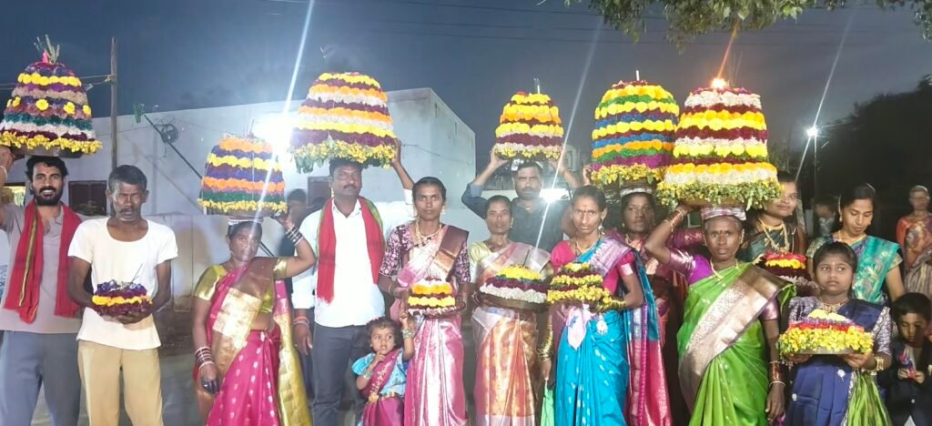నాగారంలో అంగరంగ వైభవంగా తెలంగాణ పూల పండుగ బతుకమ్మ సంబరాలు