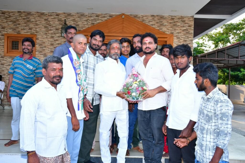 నన్నూరులో టీడీపీ నుంచి వైఎస్సార్‌సీపీలోకి చేరికలు