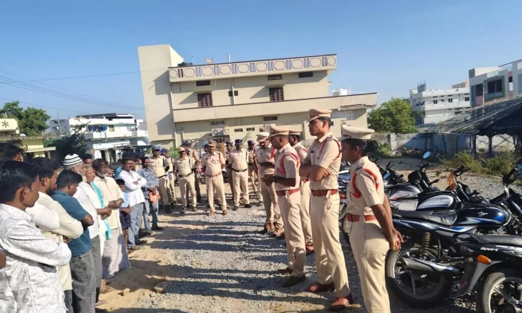 మక్తల్‌లో పోలీసుల కార్డన్‌ సెర్చ్‌.. 43 వాహనాల స్వాధీనం!