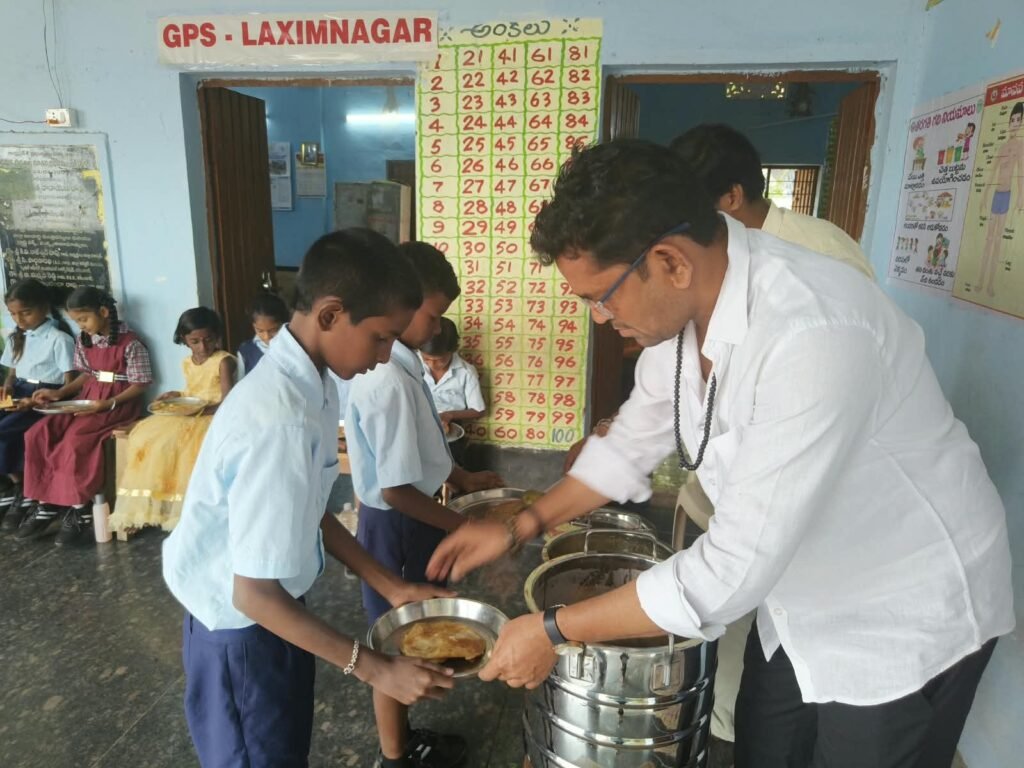 ప్రభుత్వ పాఠశాలలో అల్పాహార పథకం ప్రారంభం